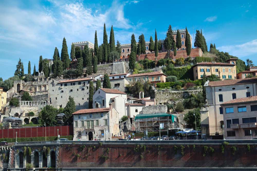 Piazzale Castel San Pietro