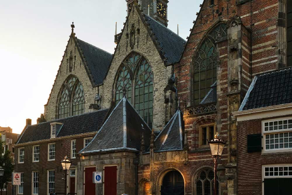 Visita la Oude Kerk