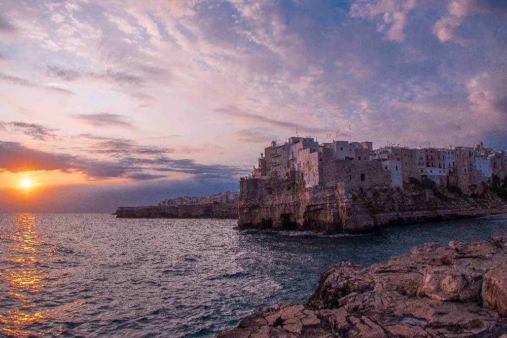 Alba e il Tramonto sul Mare Polignano