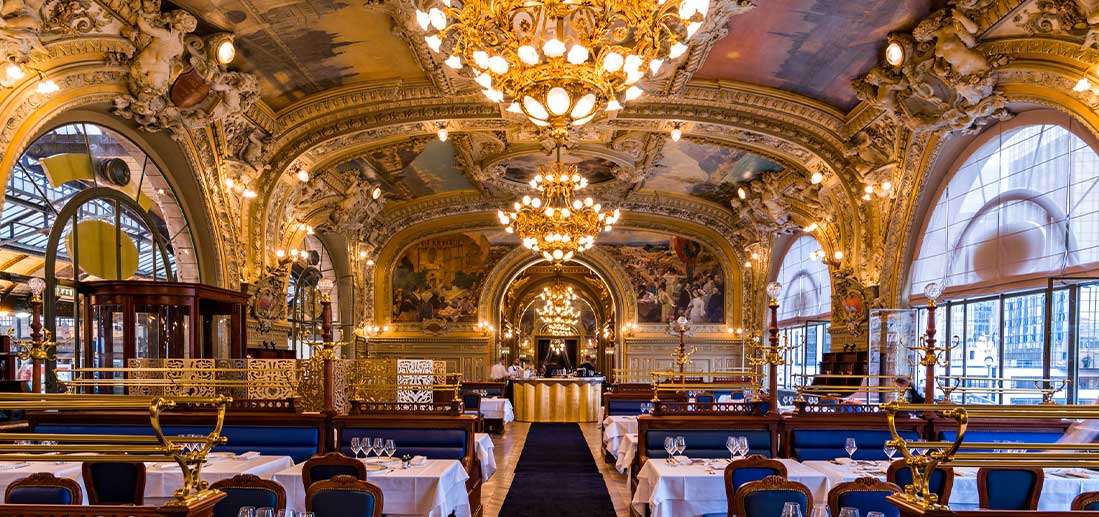 Pranza al ristorante Le Train Bleu