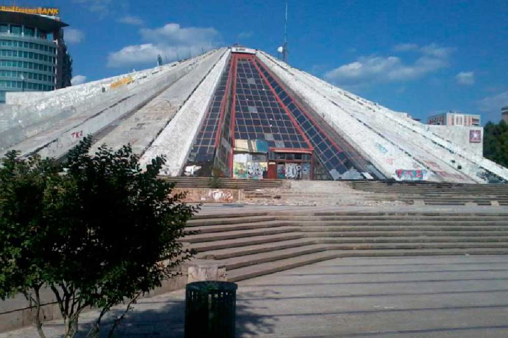 piramide di Enver Hoxha Tirana